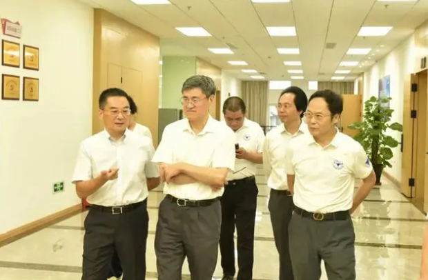 浙大党委书记任少波一行到福建省创新研究院考察