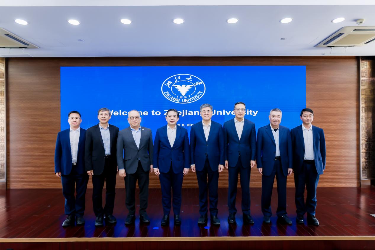 文莱首相府部长兼财经主管部长拿督刘光明一行访问浙大