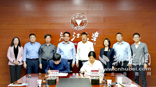 我院与湖北汽车工业学院签署合作框架协议