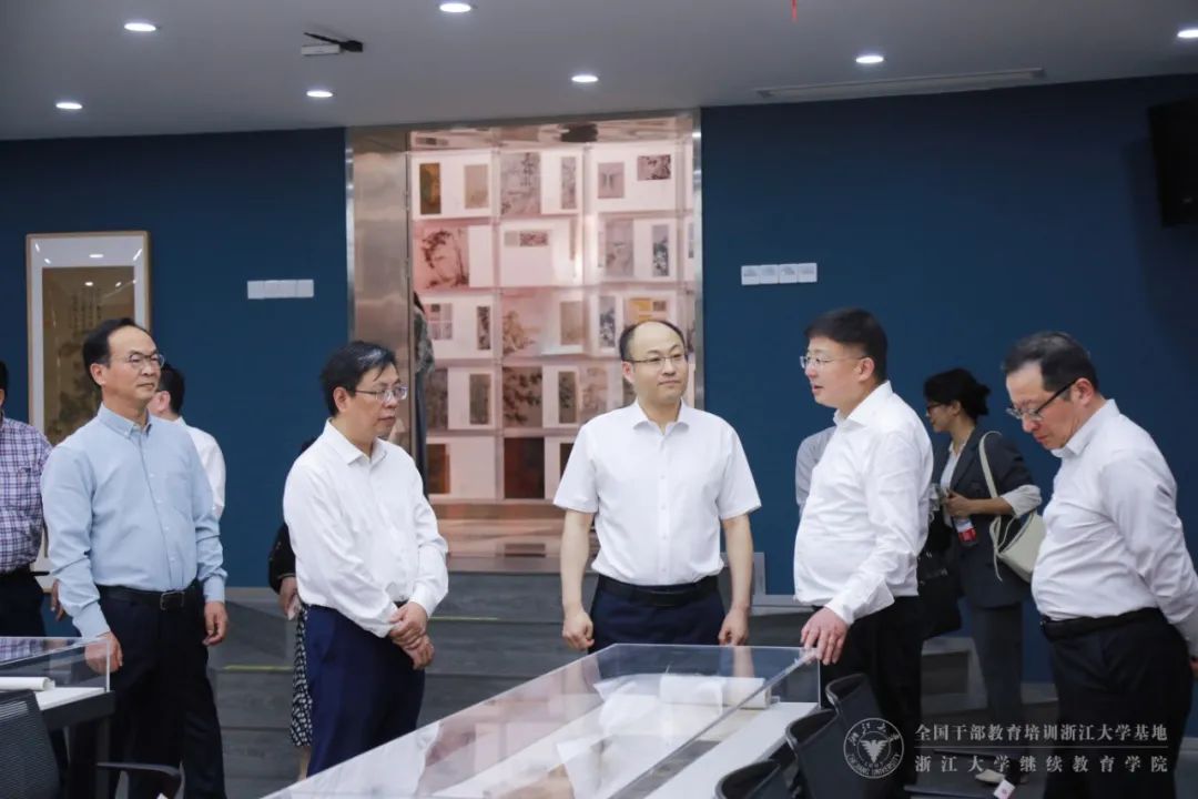 浙江大学校长、中国科学院院士马琰铭一行莅临我院调研指导