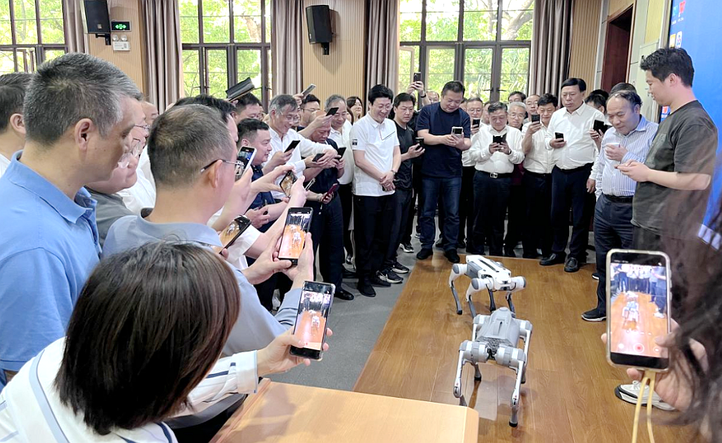 湖北省经信厅在浙大举办推进实体经济和数字经济深度融合专题研讨班