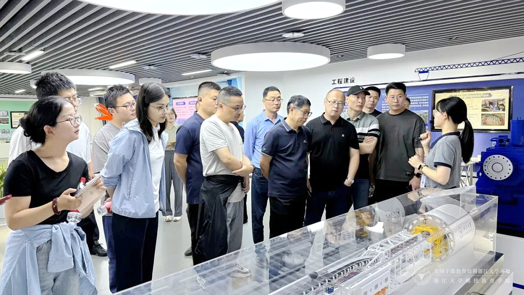 安徽省工信厅委托浙大举办专精特新培育赋能培训班