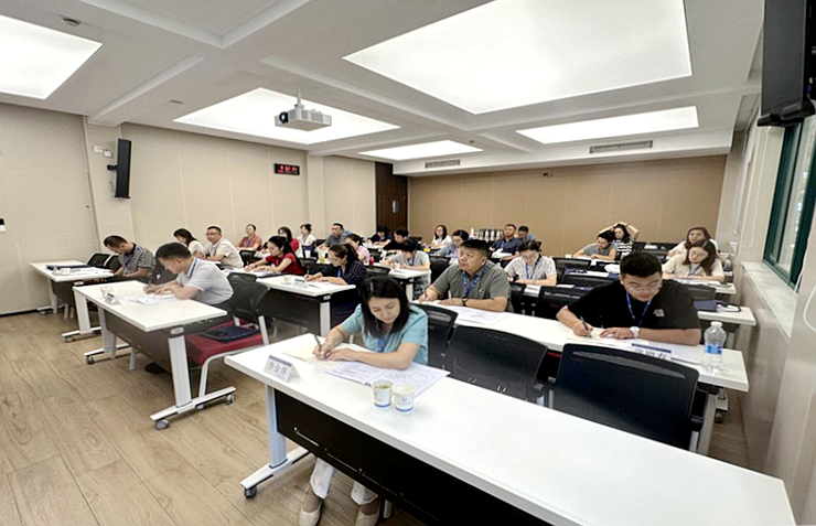 阿克苏地区科技局委托浙大举办全面深化改革专题培训班