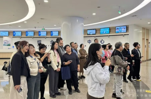 【伊犁零距离】浙江大学培训班学员在列车上的紧急救援