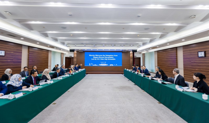 浙江大学校长马琰铭会见文莱内政部长一行