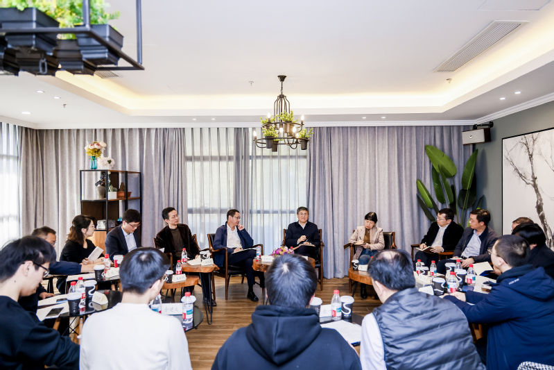 浙江大学党委书记任少波与“启真问学”创新平台师生代表交流座谈